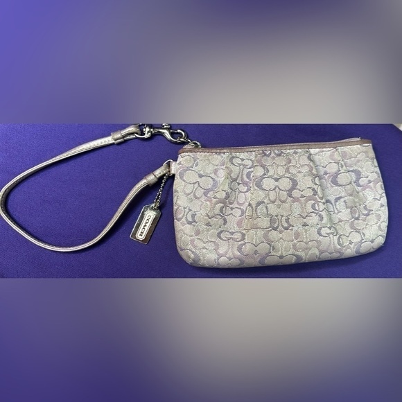 🦄Authentic Rare Coach Est. 1941 Signature C logo wristlet GUC🦄‌‌‌‌‌ - Picture 1 of 13
